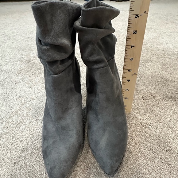 BeBE Charcoal  Gray Suede Heeled Boots- like  NEW - worn once-Size 8 - Picture 4 of 11
